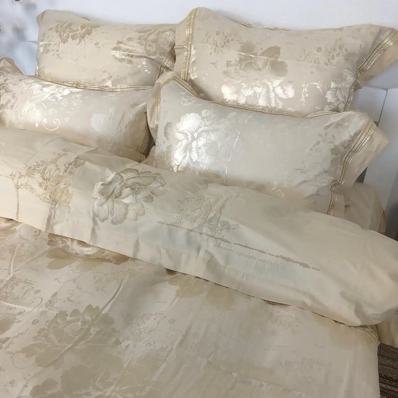 Постільна білизна Vie Nouvelle жаккард із шовковою вишивкою євро 200х220 JE-01