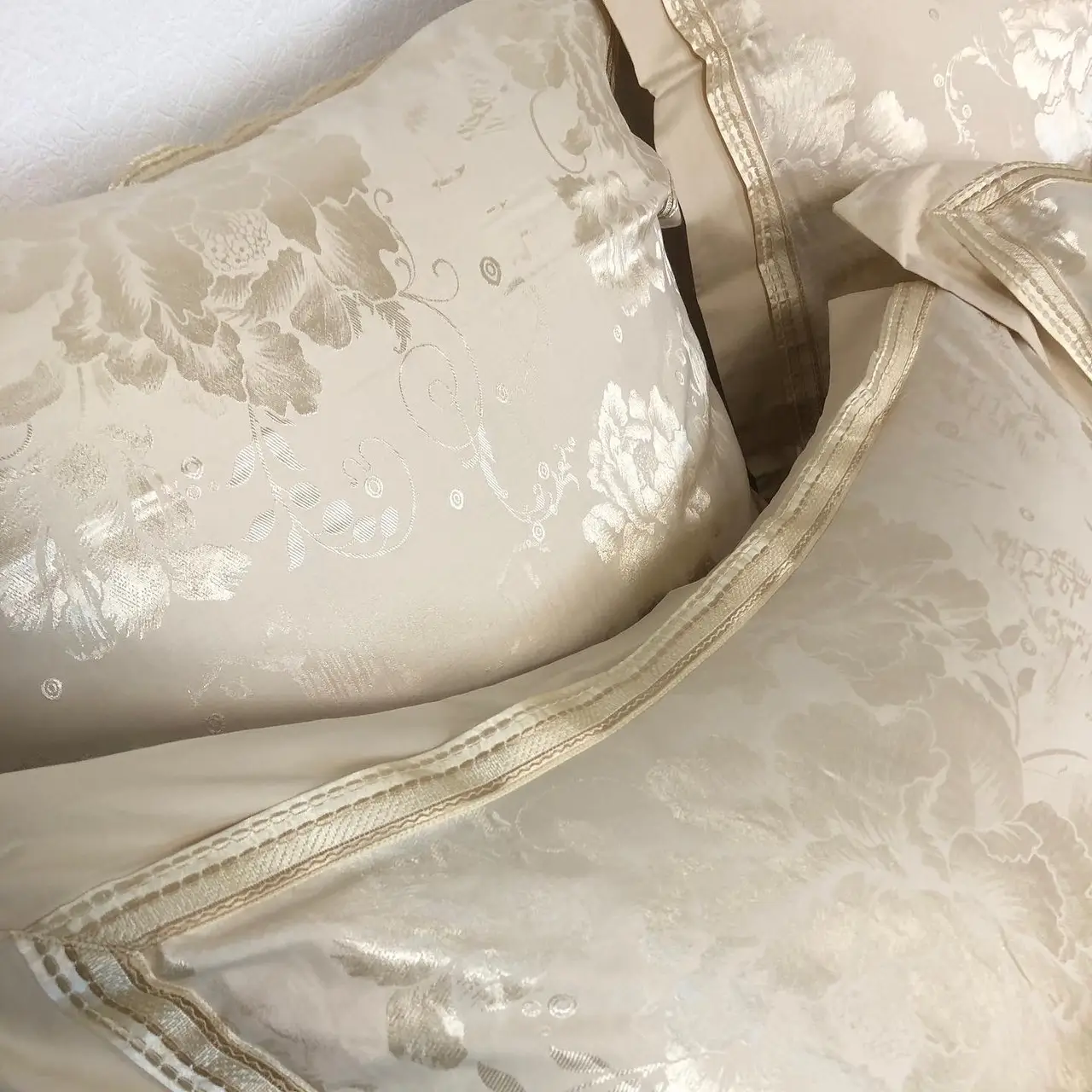 Постільна білизна Vie Nouvelle жаккард із шовковою вишивкою євро 200х220 JE-01