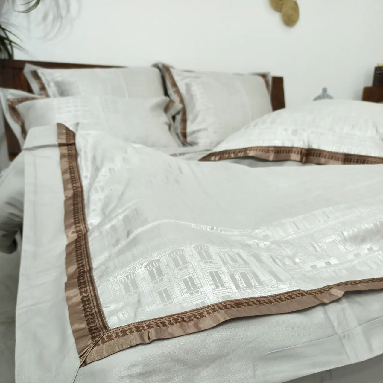 Постільна білизна Vie Nouvelle жаккард із шовковою вишивкою євро 200х220 JE-A002