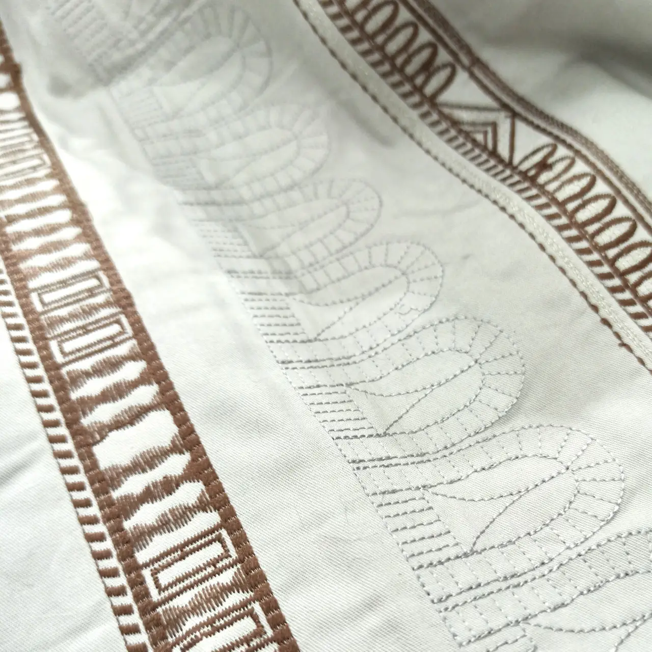 Постільна білизна Vie Nouvelle жаккард із шовковою вишивкою євро 200х220 JE-A002