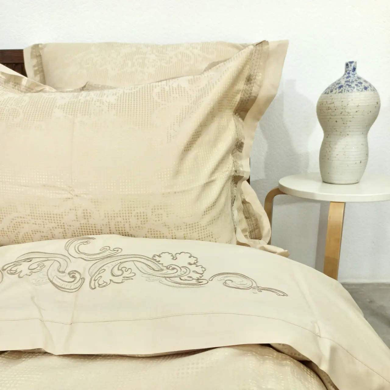 Постільна білизна Vie Nouvelle жаккард із шовковою вишивкою євро 200х220 JE-A005