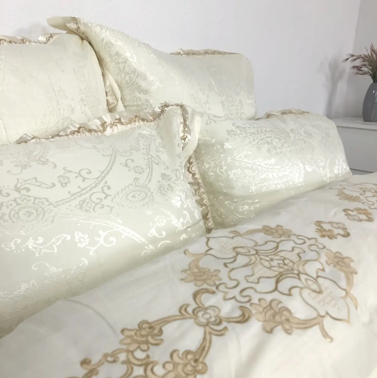 Постільна білизна Vie Nouvelle жаккард із шовковою вишивкою євро 200х220 JE-B03