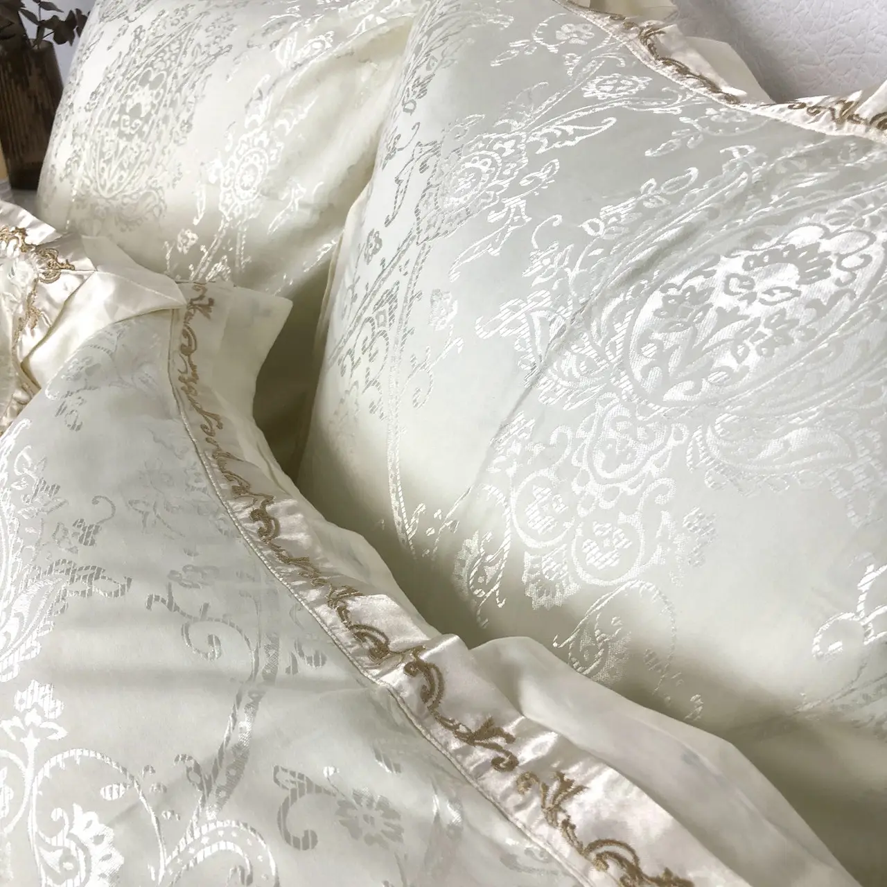 Постільна білизна Vie Nouvelle жаккард із шовковою вишивкою євро 200х220 JE-B03