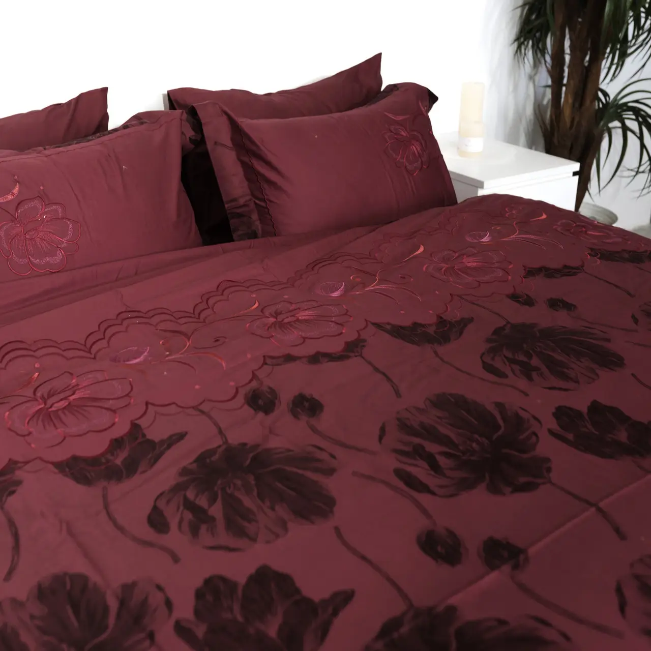 Постільна білизна полуторна з вишивкою Ailin JE04BS 160х220 Бордовий