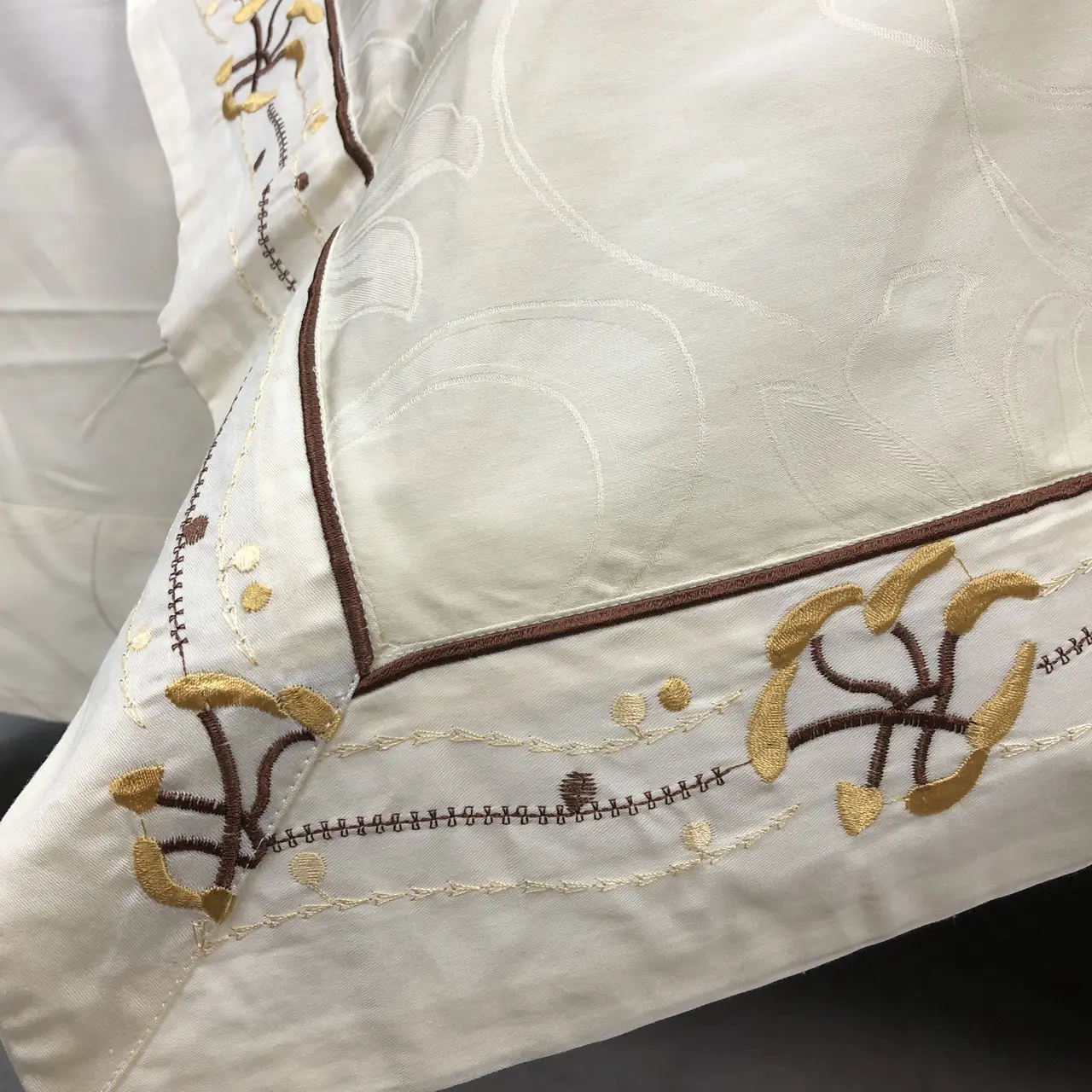 Постільна білизна Ailin жаккард з вишивкою євро 200×220 JE100BE