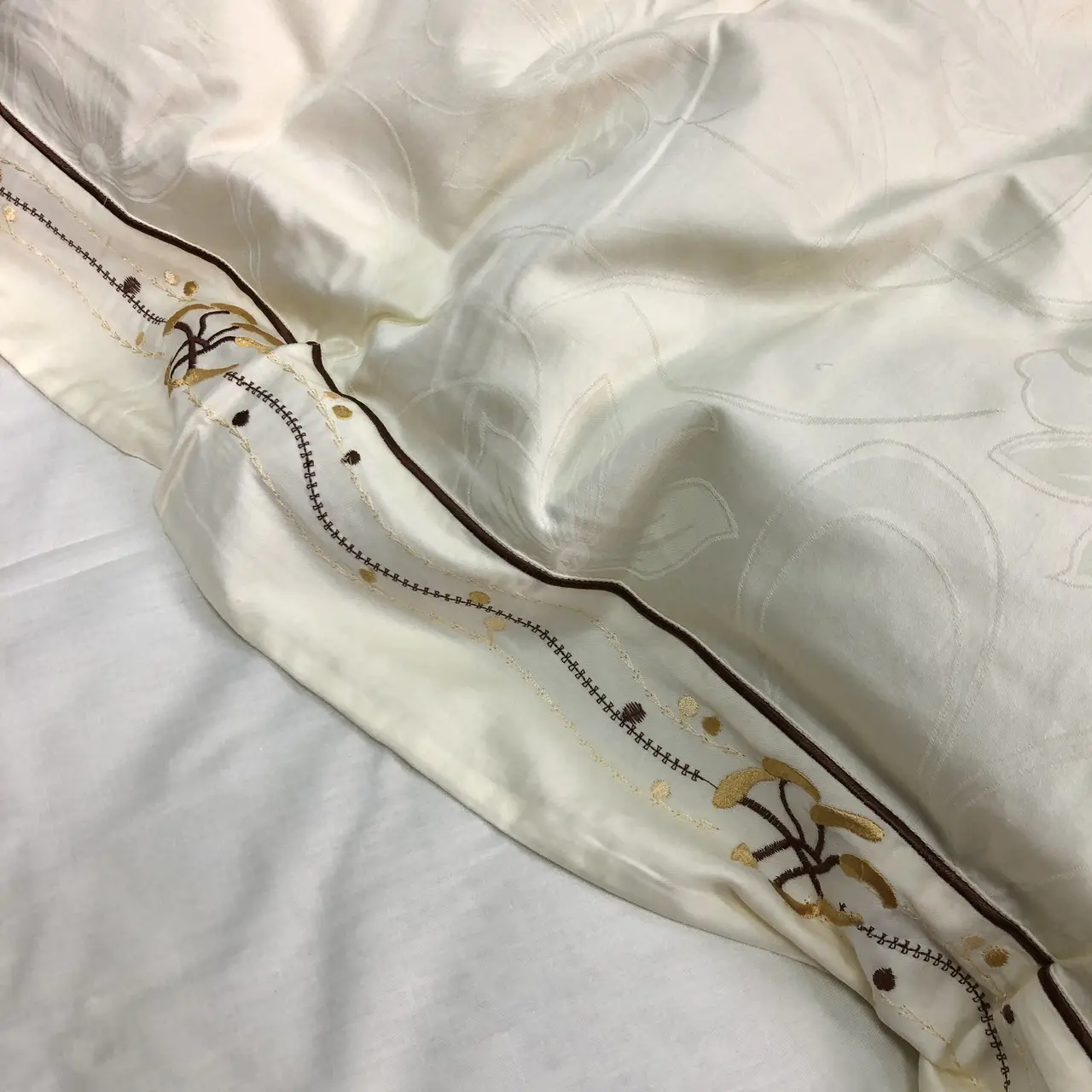 Постільна білизна Ailin жаккард з вишивкою євро 200×220 JE100BE