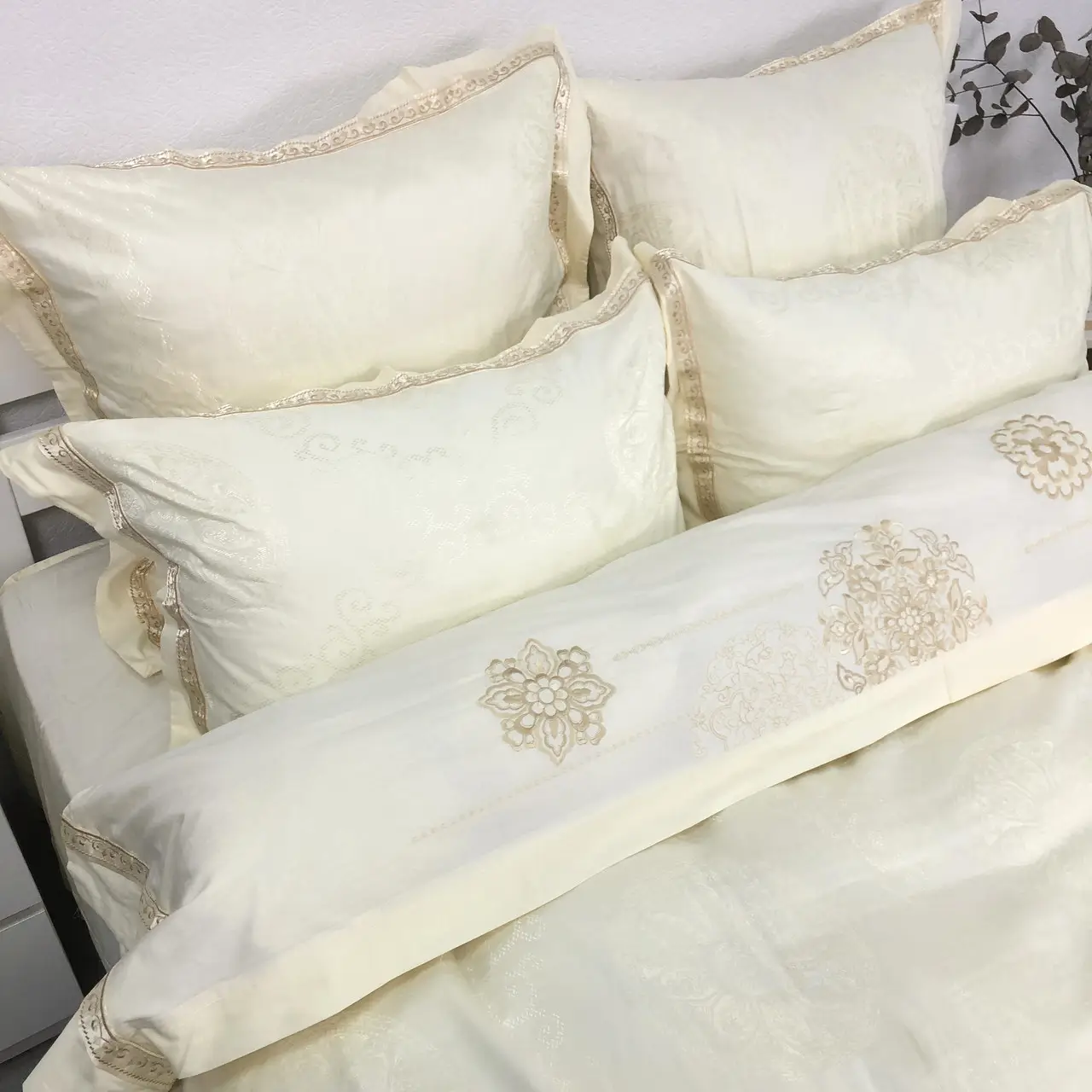 Постільна білизна Vie Nouvelle жакард з вишивкою євро 200×220 JE13