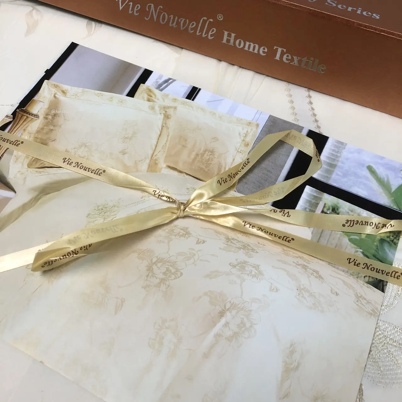 Постільна білизна Vie Nouvelle жакард з вишивкою євро 200×220 JE-15