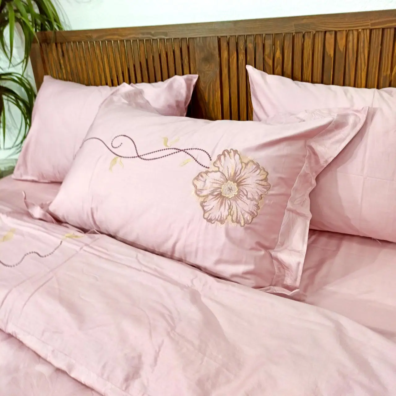 Постільна білизна Ailin жаккард з вишивкою євро 200×220 JE-21E Рожевий