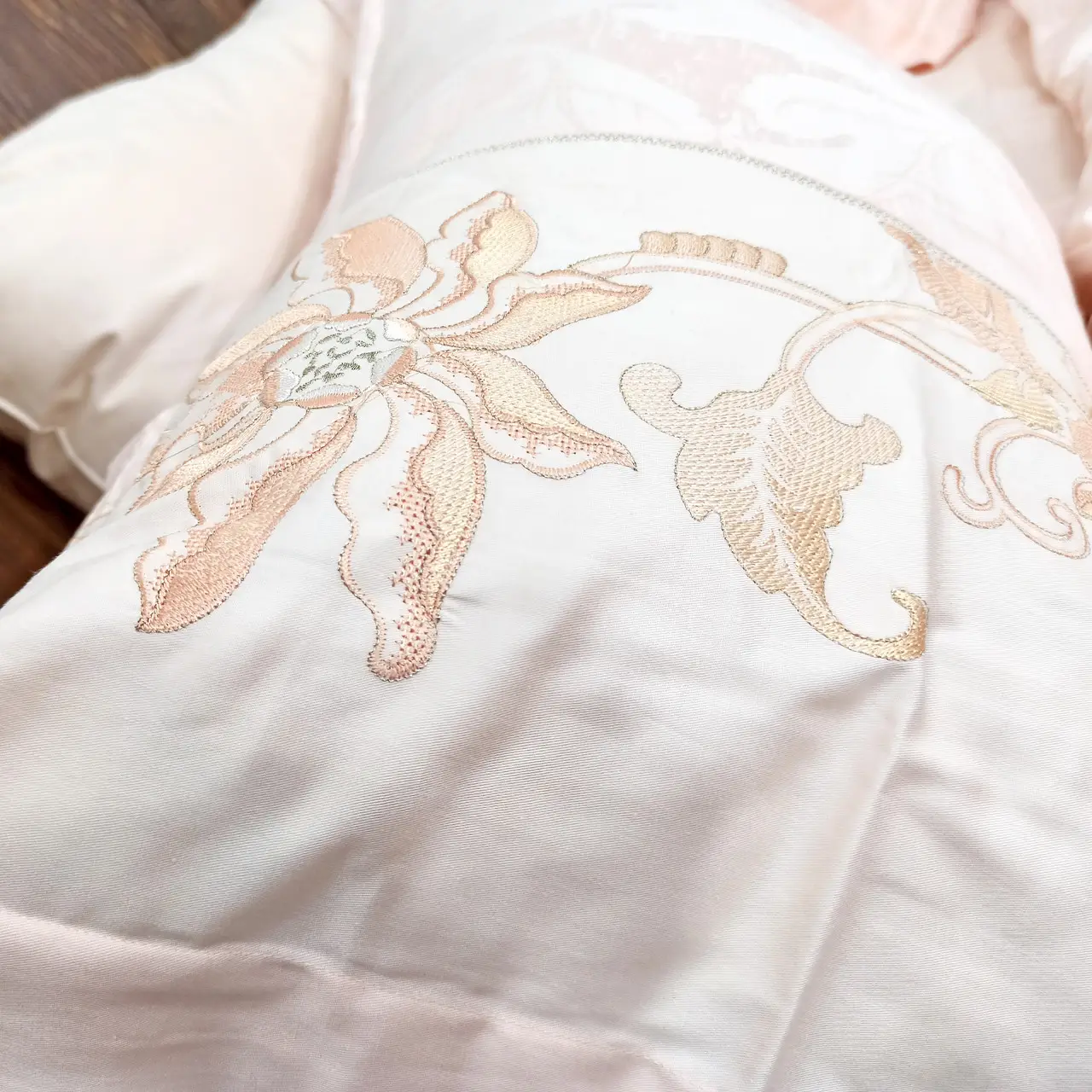 Постільна білизна Ailin жаккард з вишивкою євро  200×220 JE-40E