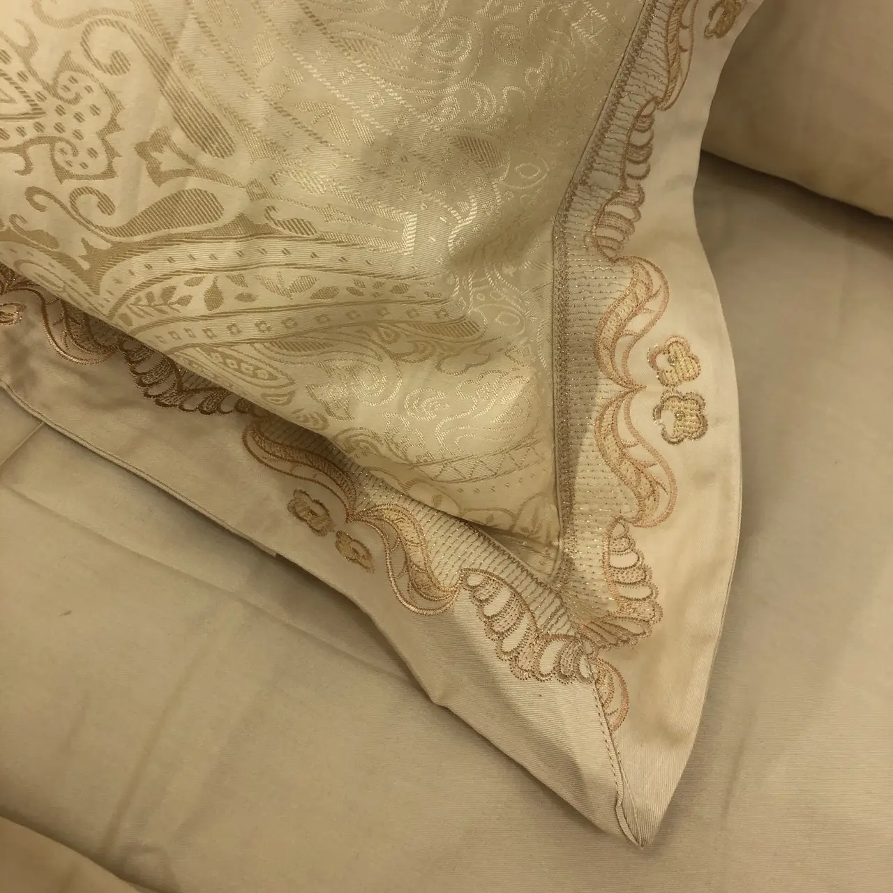 Постільна білизна Ailin жаккард з вишивкою євро 200×220 JE-42E