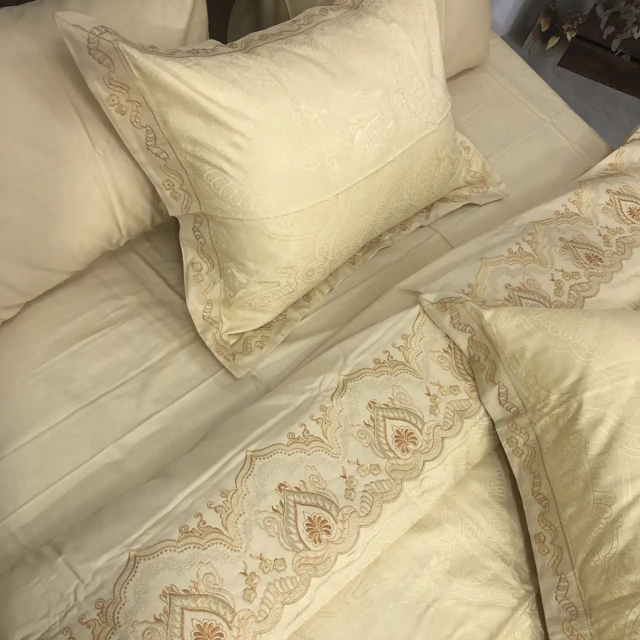 Постільна білизна Ailin жаккард з вишивкою євро 200×220 JE-42E