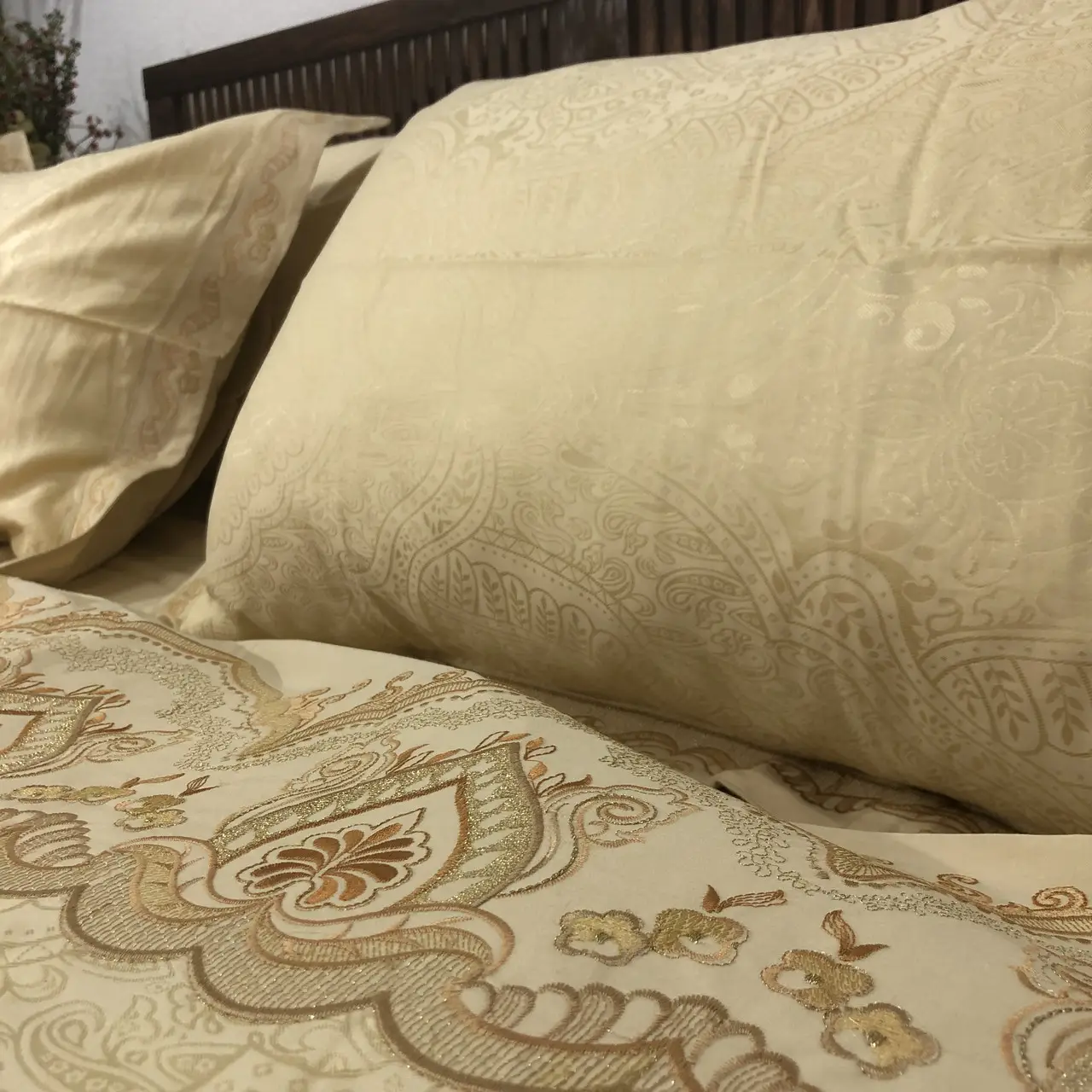 Постільна білизна Ailin жаккард з вишивкою євро 200×220 JE-42E