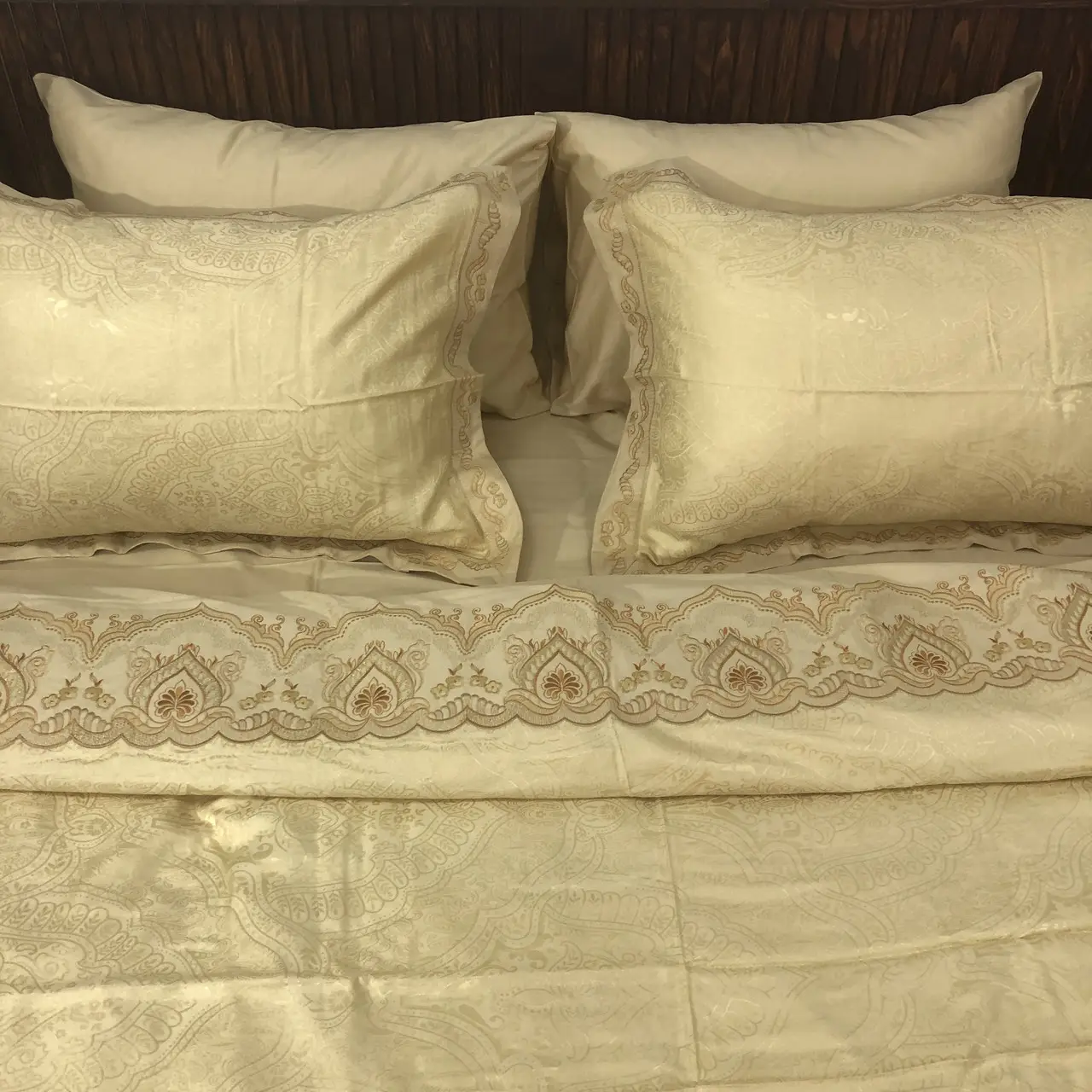 Постільна білизна Ailin жаккард з вишивкою євро 200×220 JE-42E