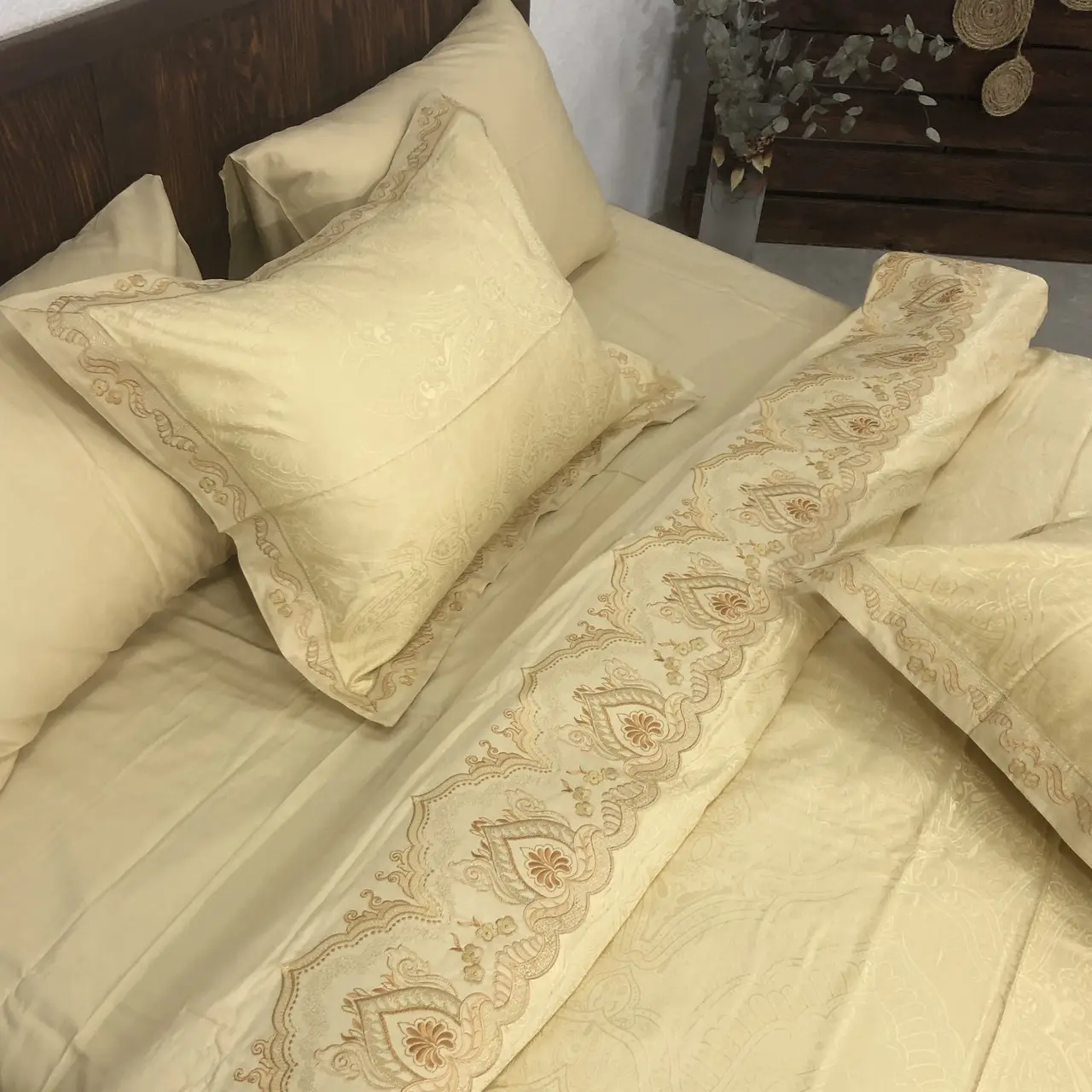 Постільна білизна Ailin жаккард з вишивкою євро 200×220 JE-42E