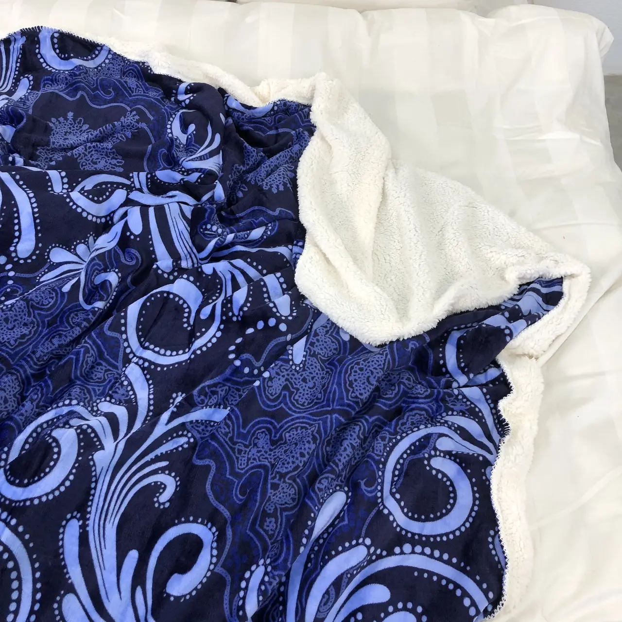 Плед покривало з овчинкою Vie Nouvelle 215×235 вензеля сині