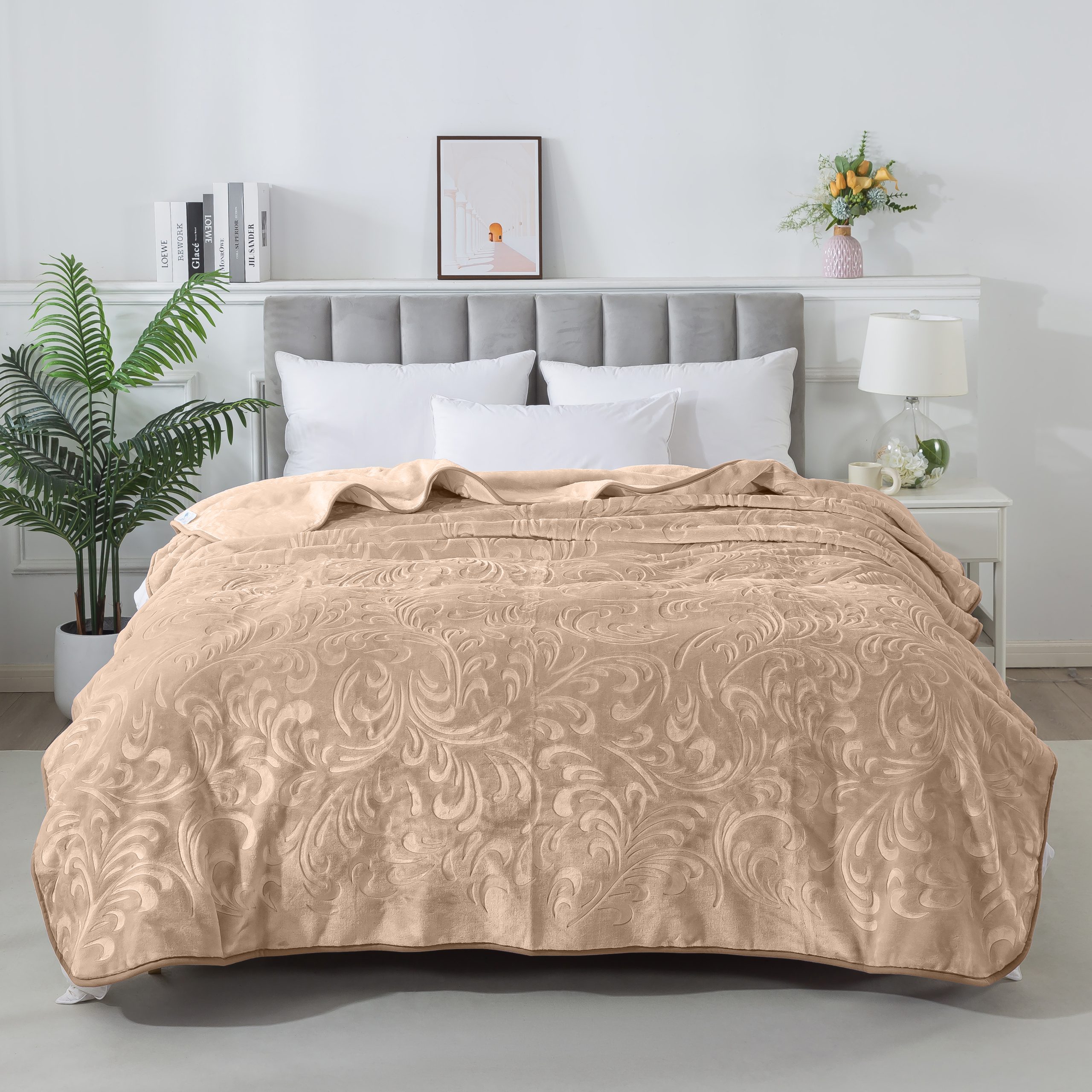 Плед велюровий з видавкою однотонний Vitas 200х240 бежевий D001