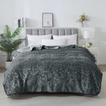 Плед велюровий з видавкою однотонний Vitas 200х240 темно-сірий D010