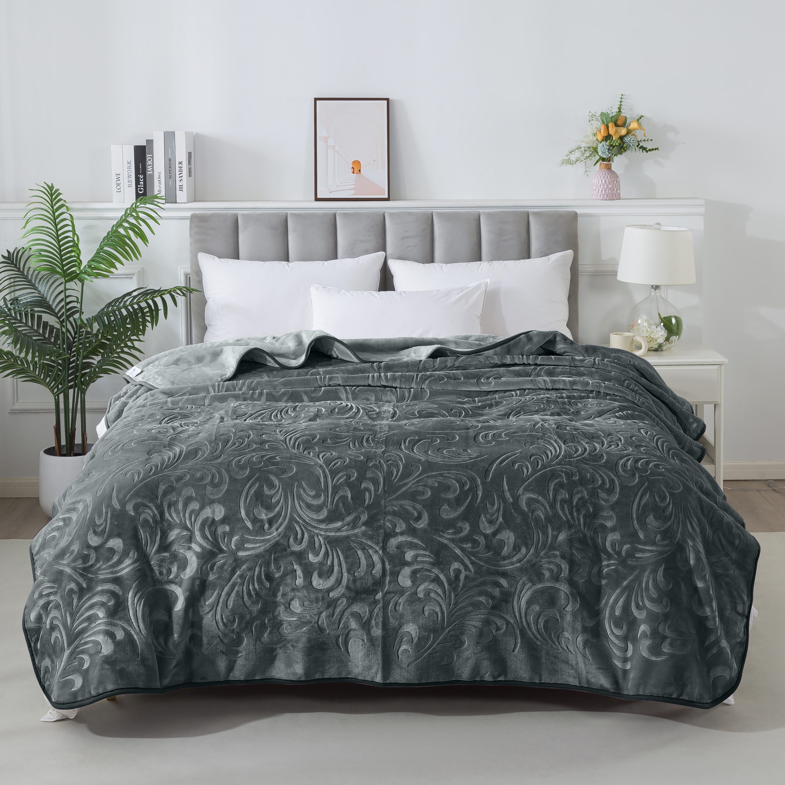 Плед велюровий з видавкою однотонний Vitas 200х240 темно-сірий D010