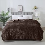 Плед велюровий з видавкою однотонний Vitas 200х240 каштановий D003