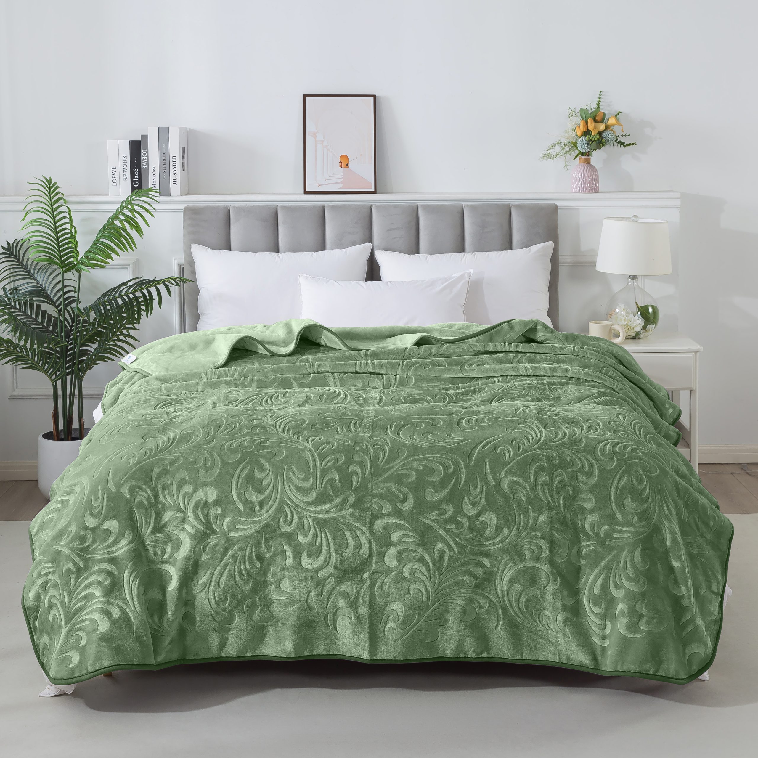 Плед велюровий з видавкою однотонний Vitas 200х240 зелений D004