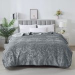 Плед велюровий з видавкою однотонний Vitas 200х240 сірий D005