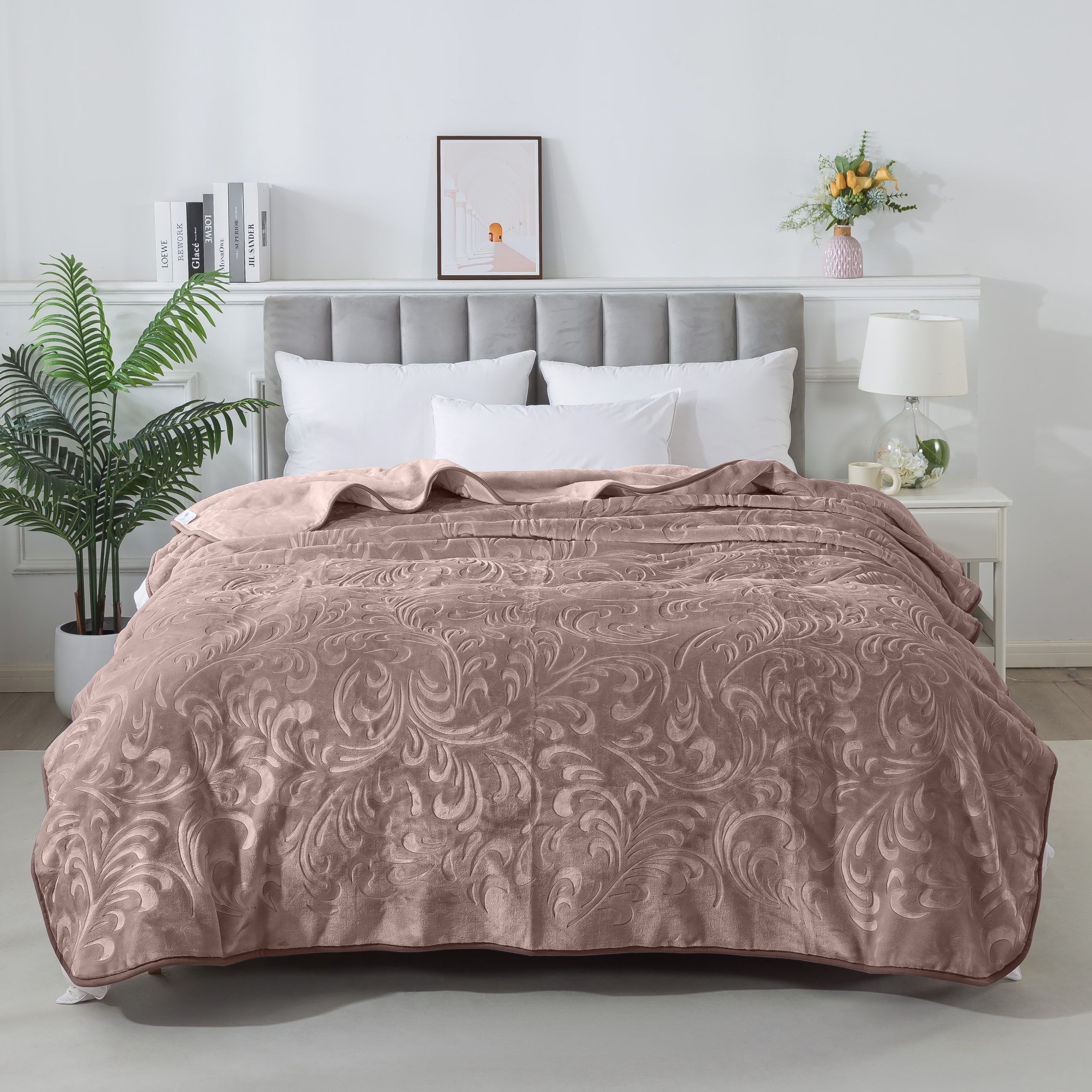 Плед велюровий з видавкою однотонний Vitas 200х240 мокко D011